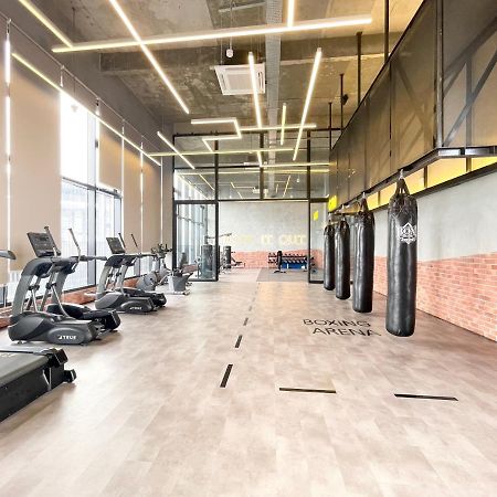 Modern 2B2B Apt Near Mid Valley - Wifi - Infinity Pool - Gym กัวลาลัมเปอร์ ภายนอก รูปภาพ